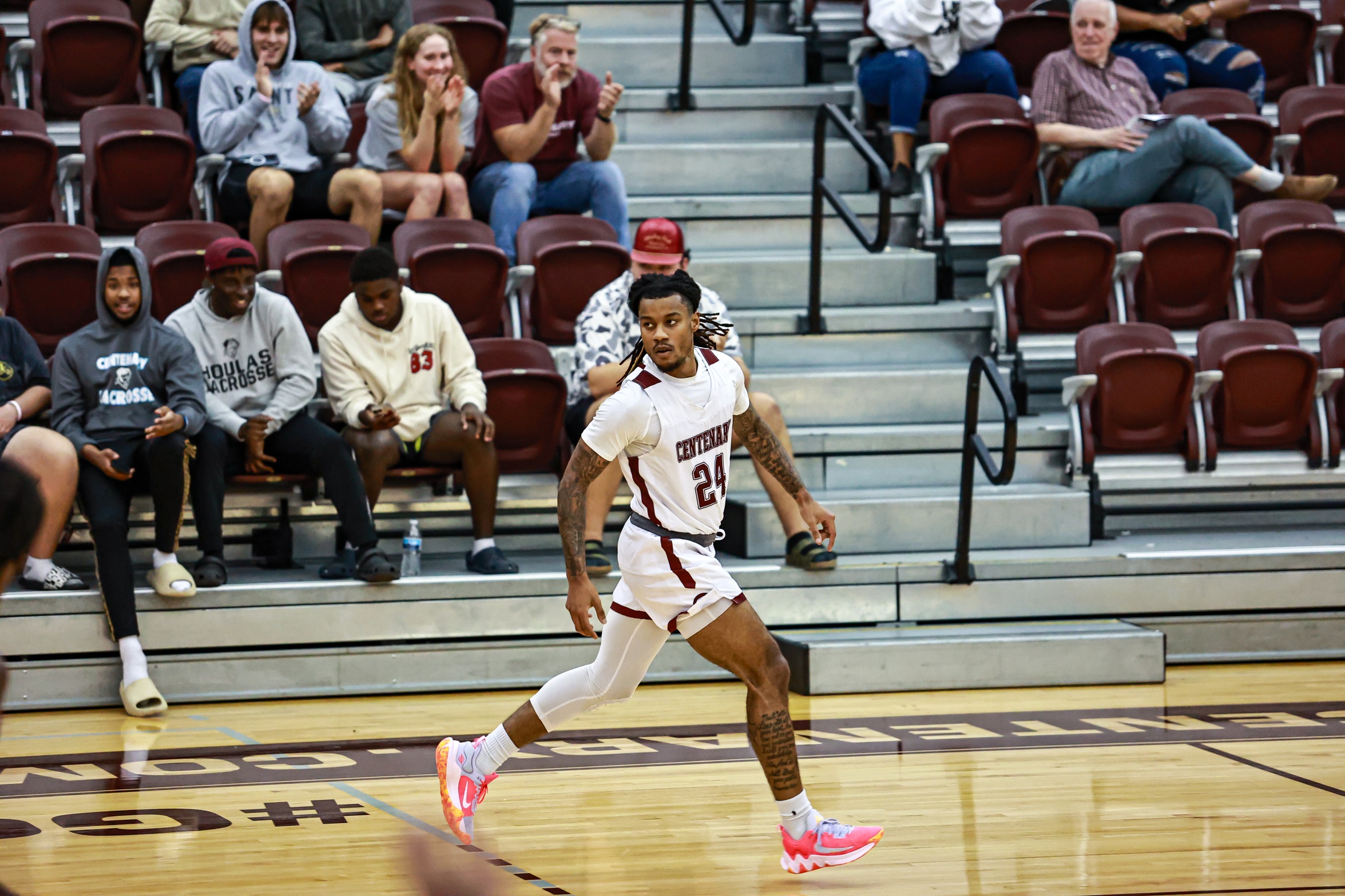 Senior G AJ Hall was one of three Gents to score in double figures on Friday.

PHOTO: Isabell Gonzales