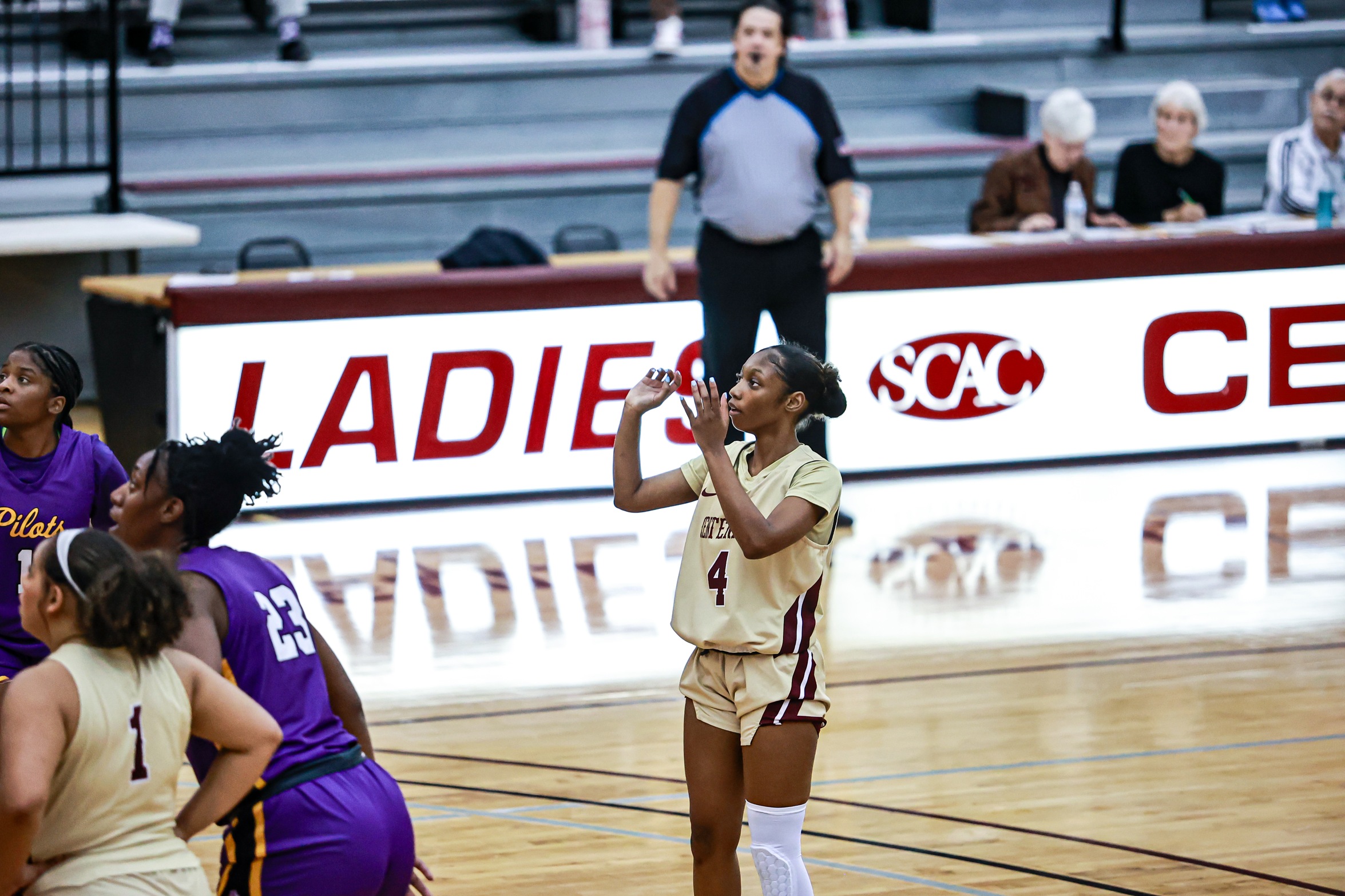 Sophomore G TaNyjah Plumber led the Ladies with 19 points on Saturday.

PHOTO:Isabell Gonzales