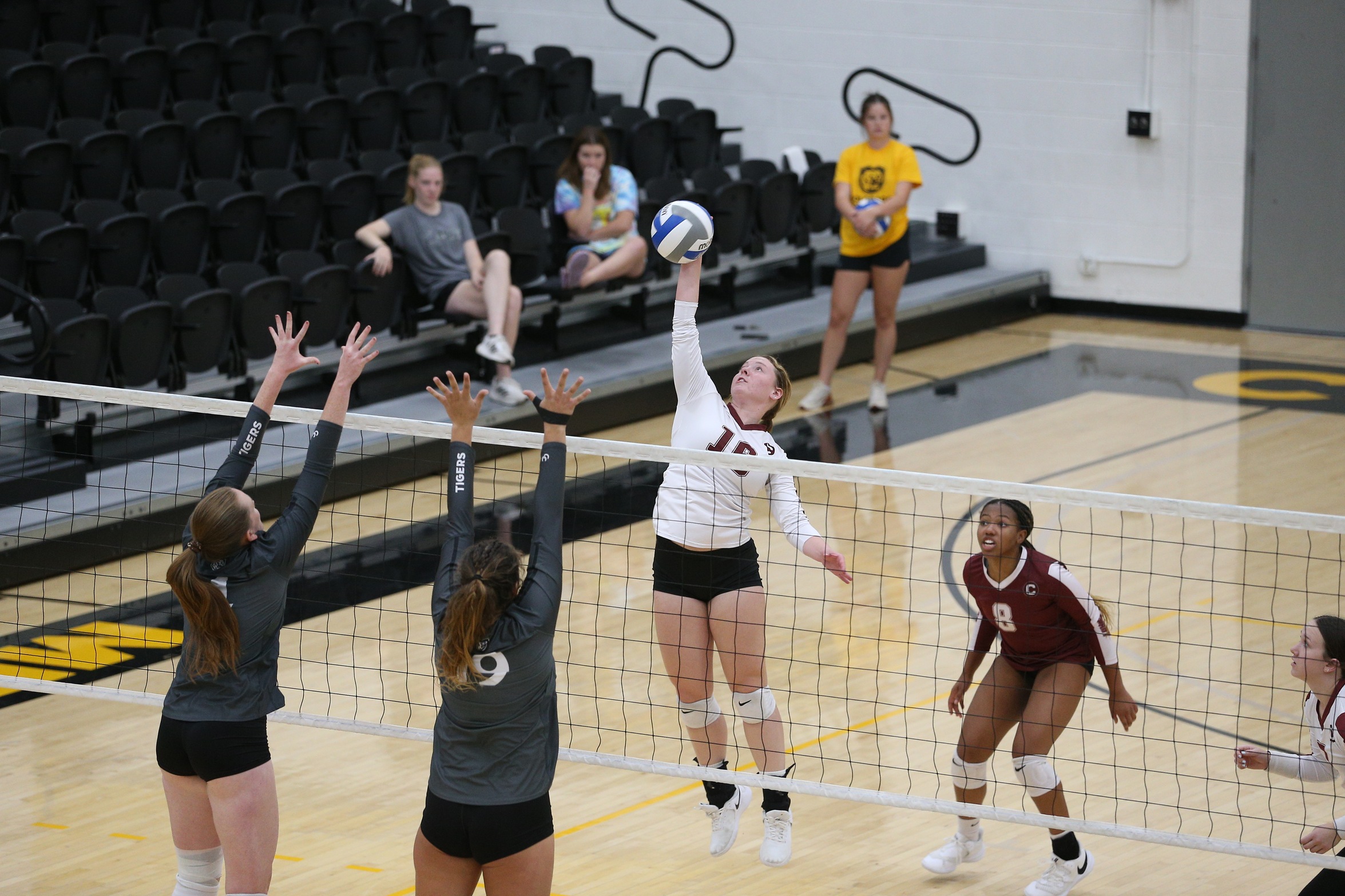 The Ladies fell 3-1 at home to LeTourneau on Tuesday. 

PHOTO: Charlie Lengal III