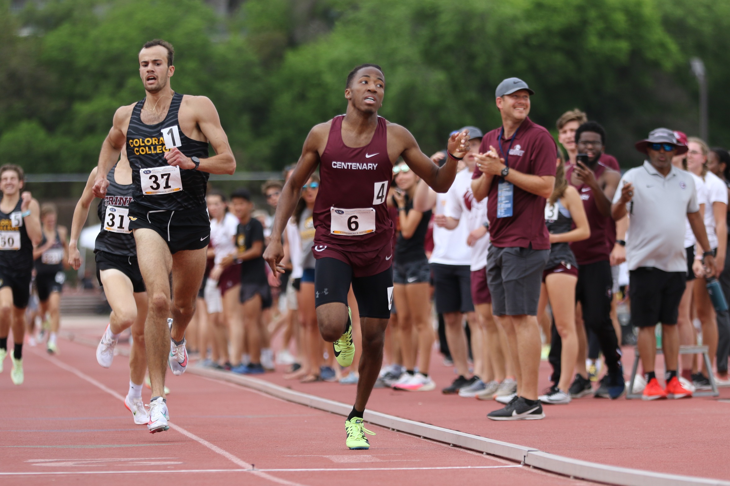 Sophomore Devante' Jack aims to qualify for the upcoming NCAA Championships in the 800 meters on Friday.