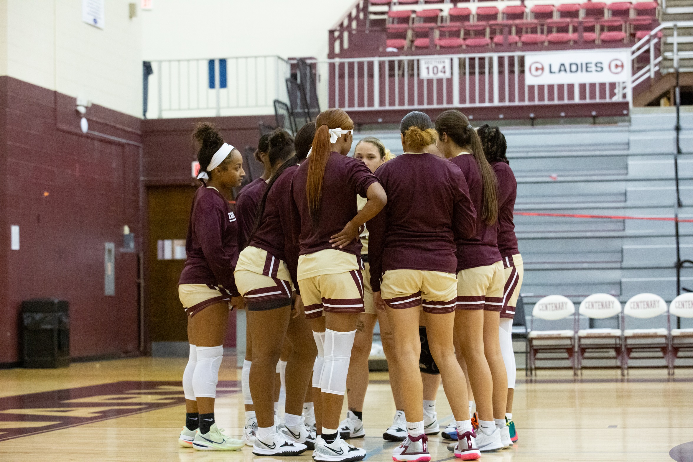 Ladies Fall In Monday Exhibition At ULM