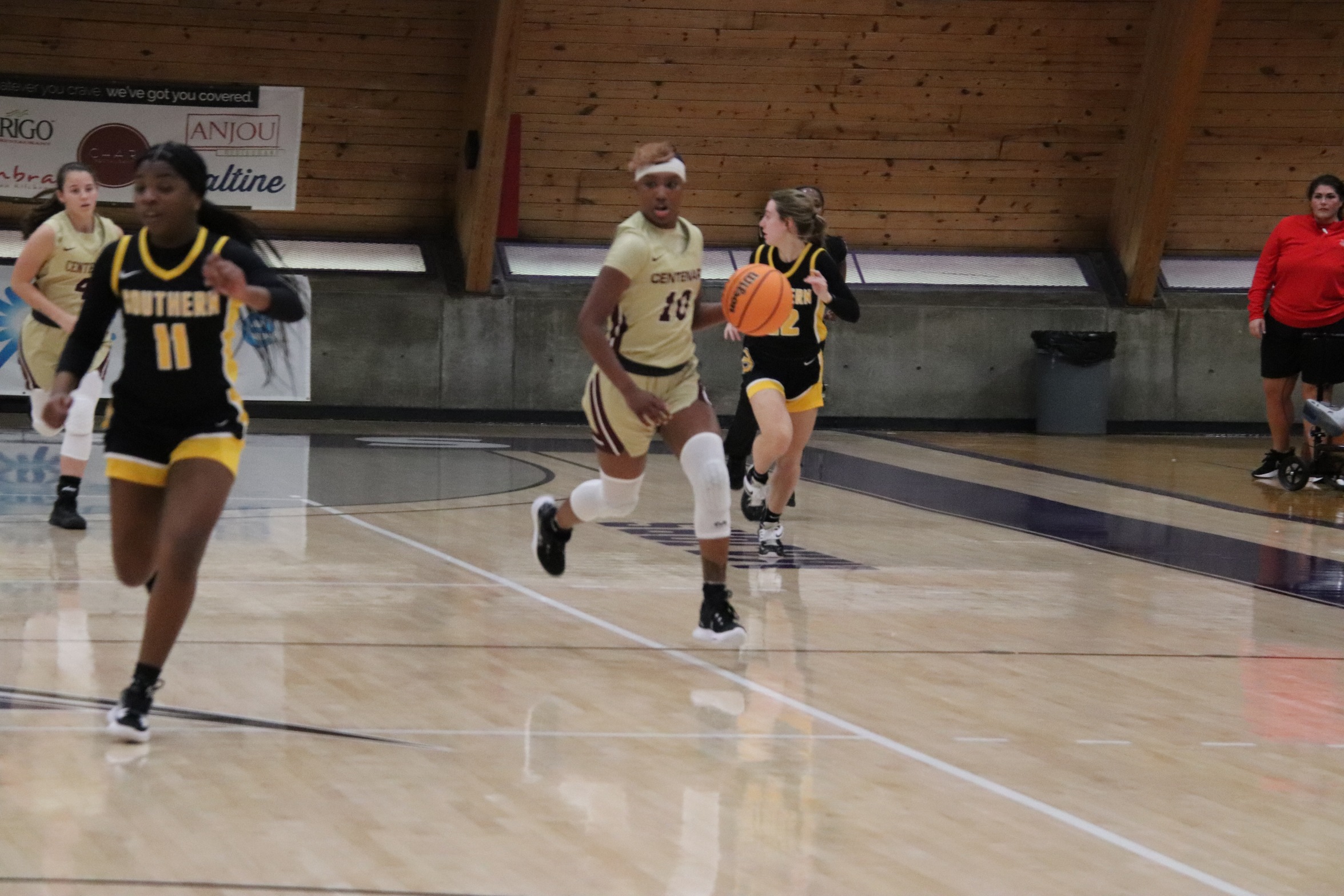 Alana Jones led the Ladies in scoring on Tuesday with 13 points.