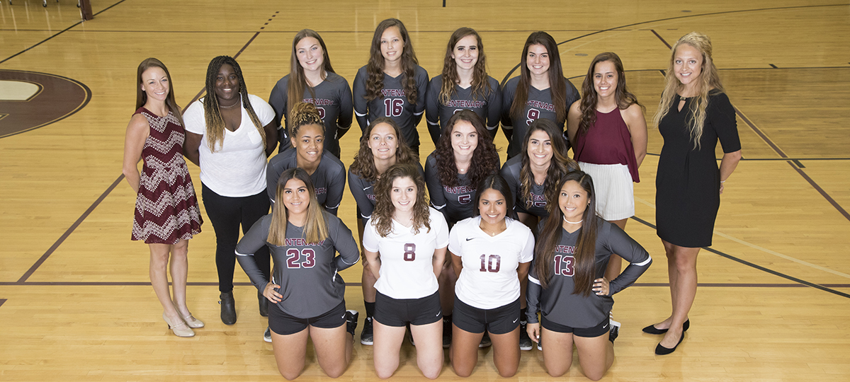 Volleyball Splits Pair of Matches On Friday In Texas
